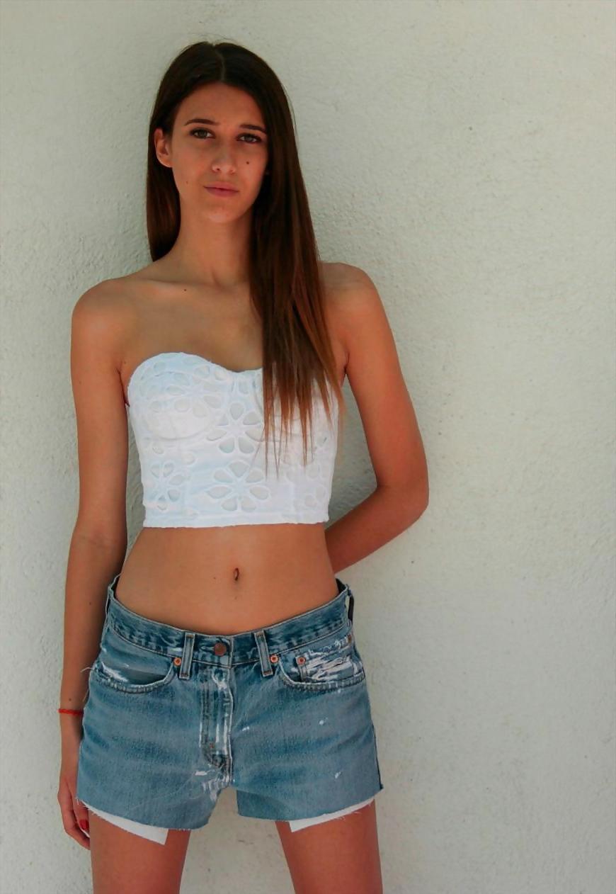 25P Girl in Levis Jeans