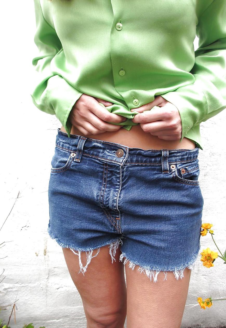 25P Girl in Levis Jeans