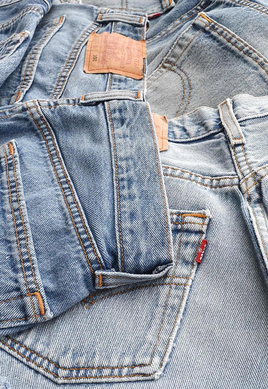 25P Girl in Levis Jeans