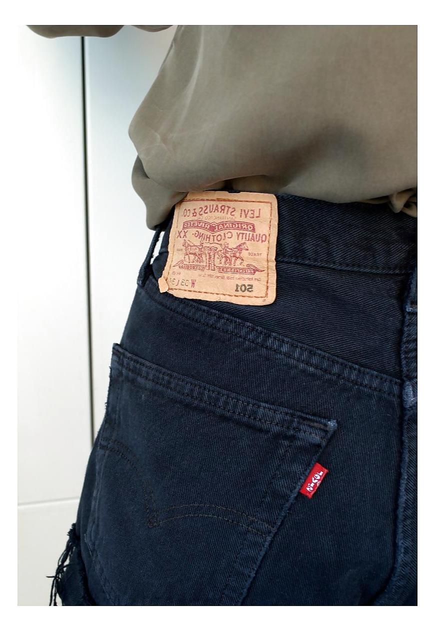 25P Girl in Levis Jeans