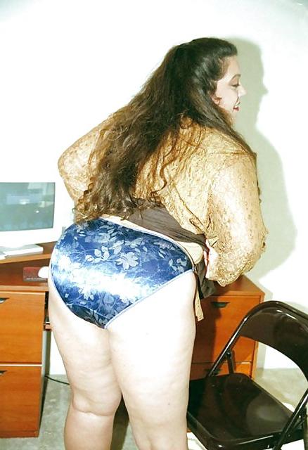 9P FAT MATURE TAKES OFF CLOTHES IN OFFICE