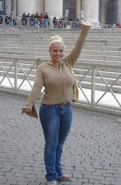 25P Thick Girls in Tight Clothes