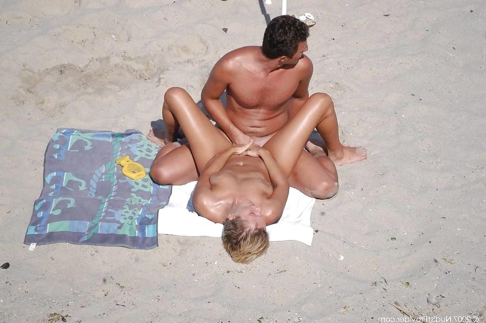 20P Outdoor sex 1.