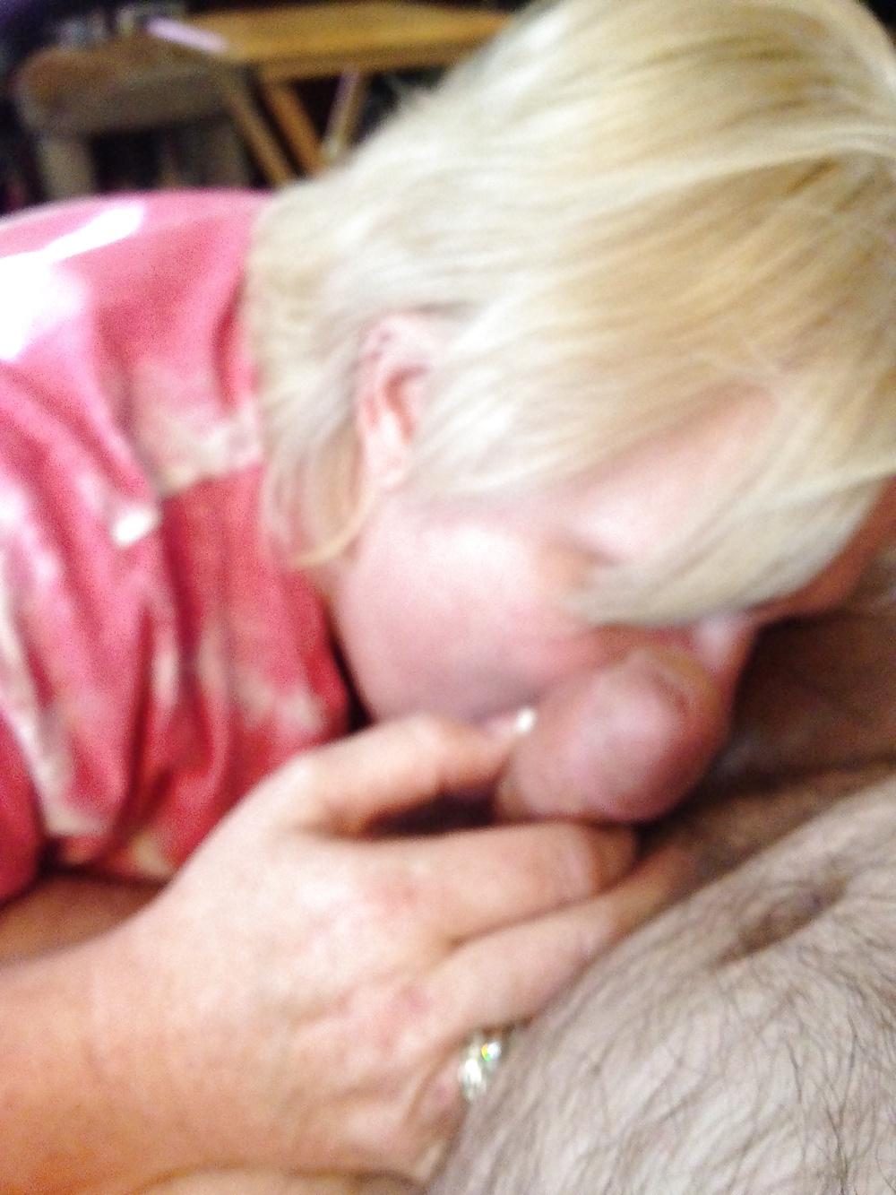 20P Wife giving head