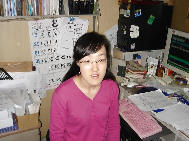 25P Sweet babe from Korea know to play with.....