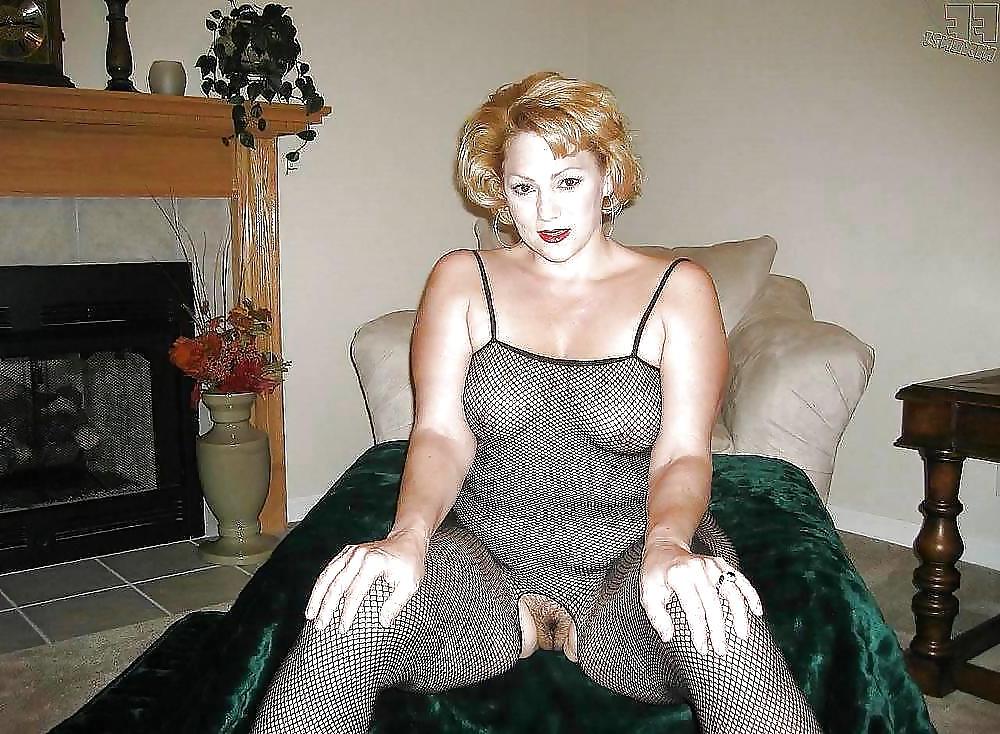 23P Mature hairy pussy and big tits 