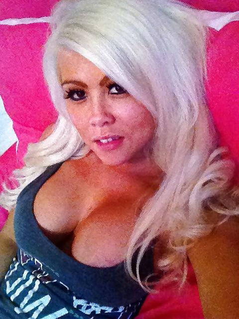 25P Blonde bimbo