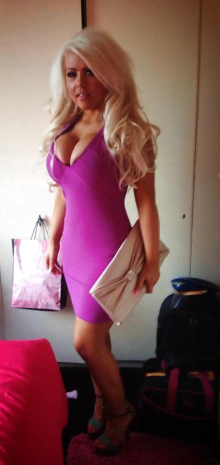 25P Blonde bimbo
