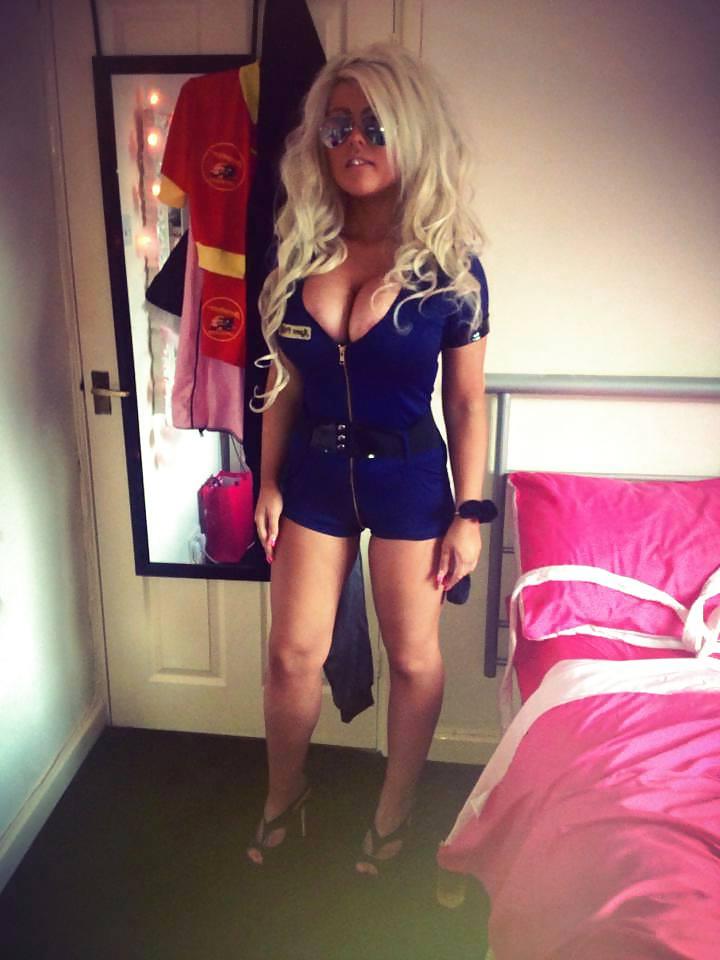 25P Blonde bimbo