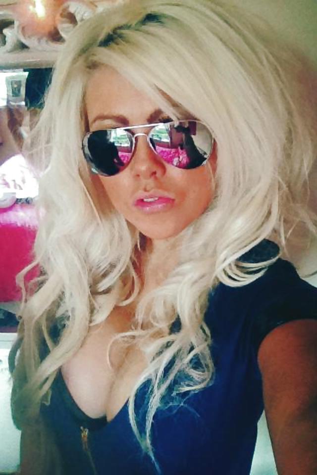 25P Blonde bimbo