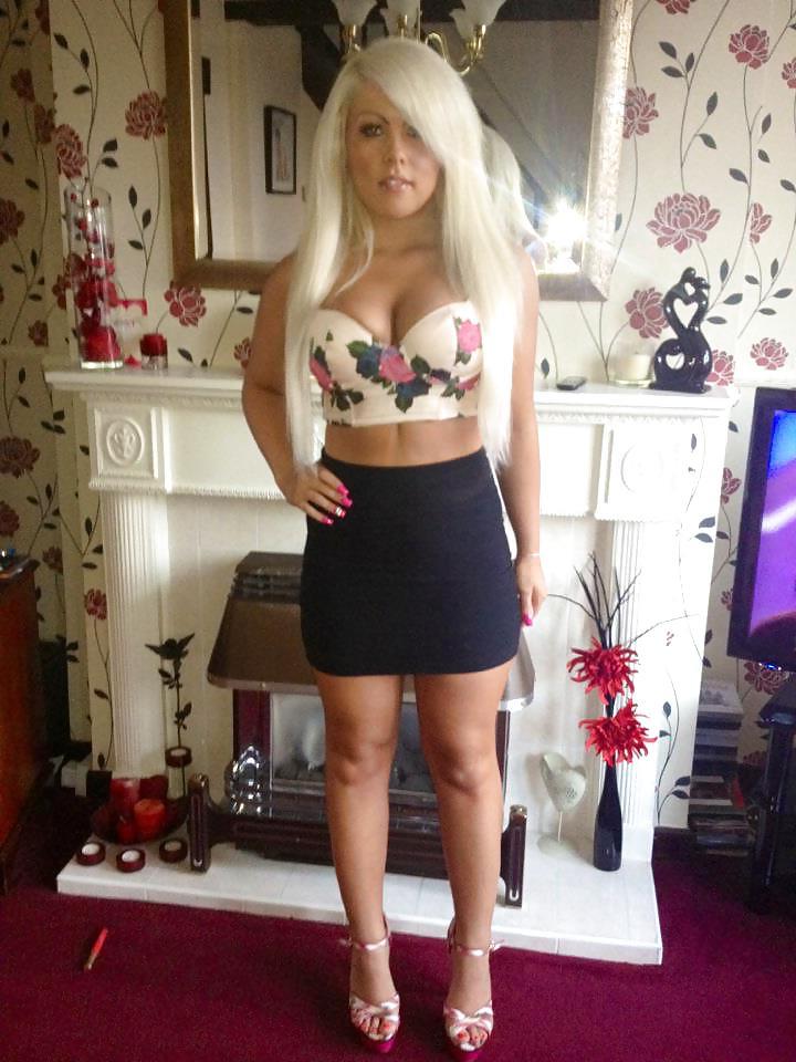 25P Blonde bimbo