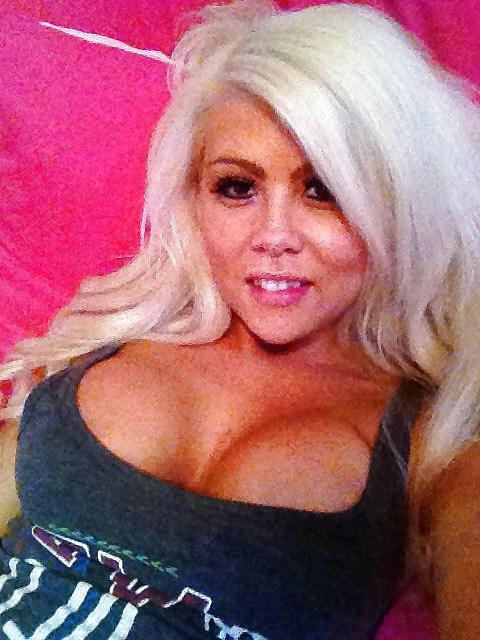 25P Blonde bimbo
