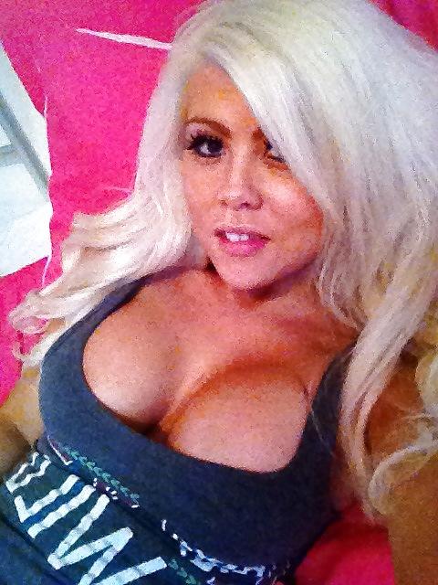 25P Blonde bimbo