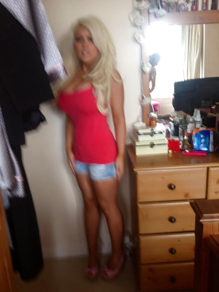 25P Blonde bimbo
