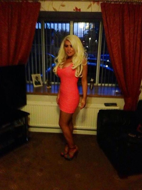 25P Blonde bimbo