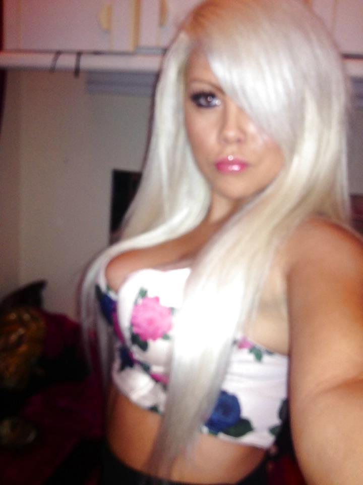 25P Blonde bimbo