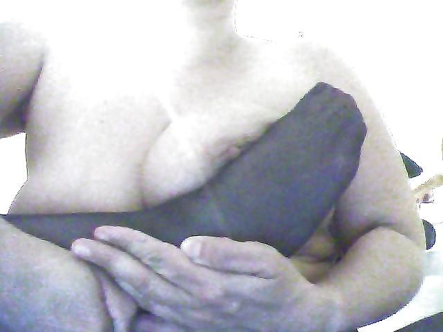 21P Las tetas gordas de mi puta llenas de leche