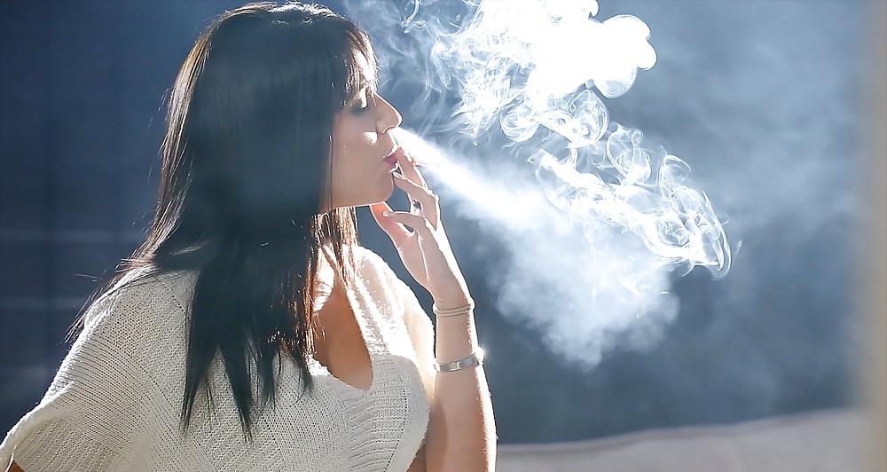 25P Glamour Smoking: Shelia