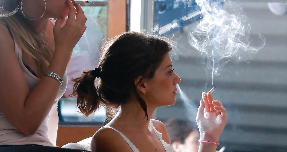 25P Glamour Smoking: Saray
