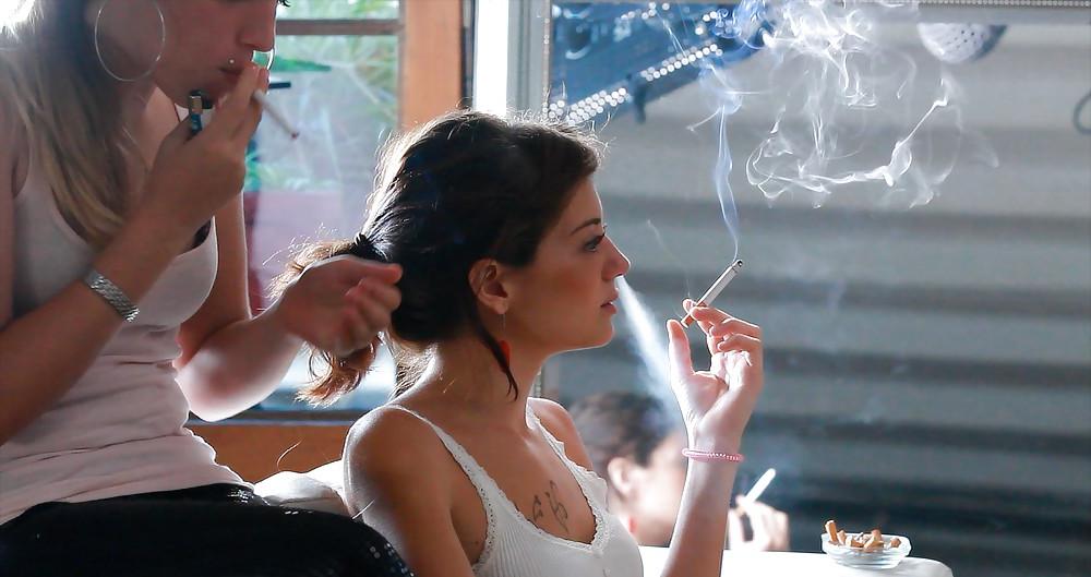 25P Glamour Smoking: Saray