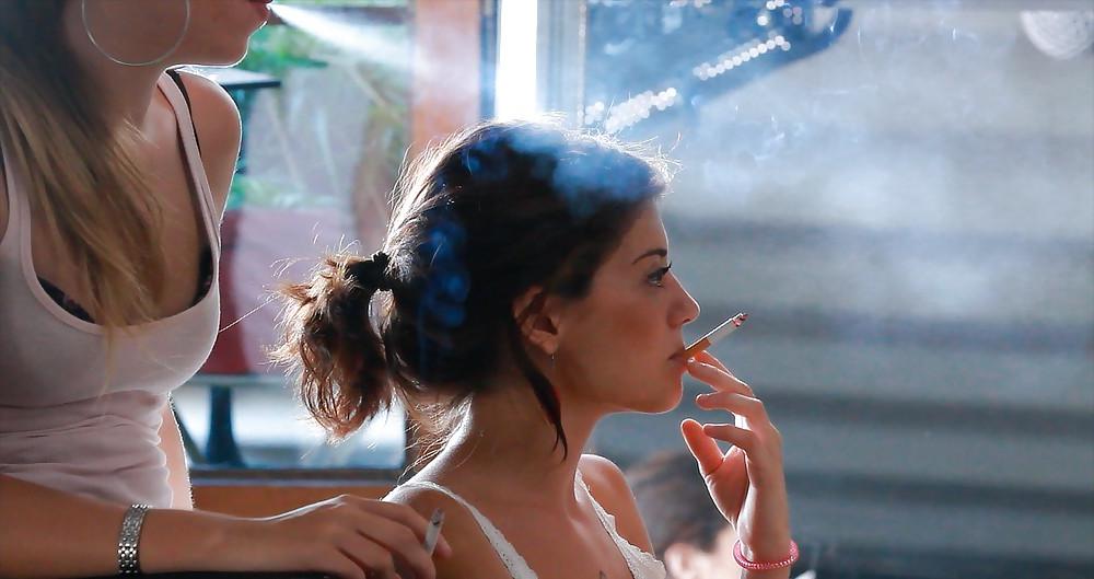 25P Glamour Smoking: Saray