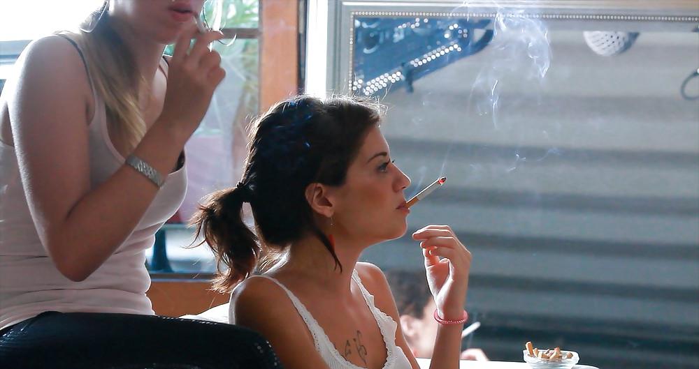 25P Glamour Smoking: Saray