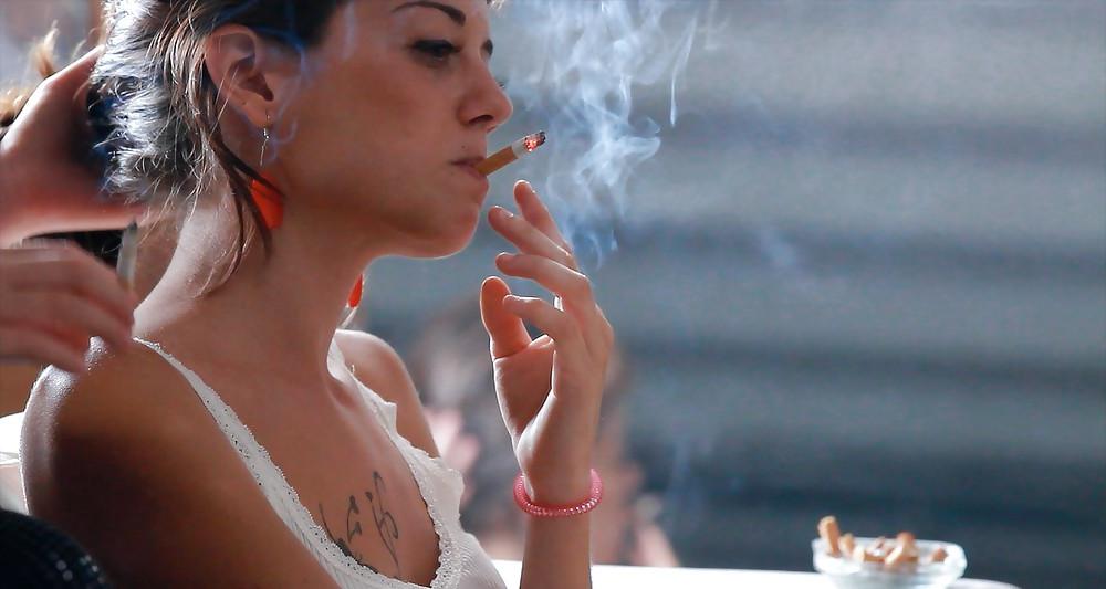 25P Glamour Smoking: Saray