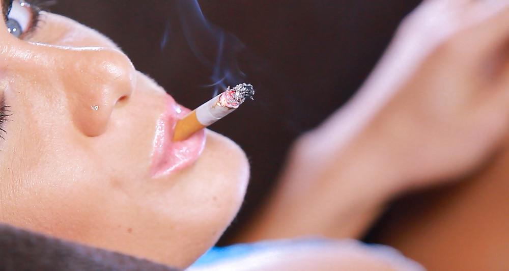 19P Glamour Smoking: Ewa
