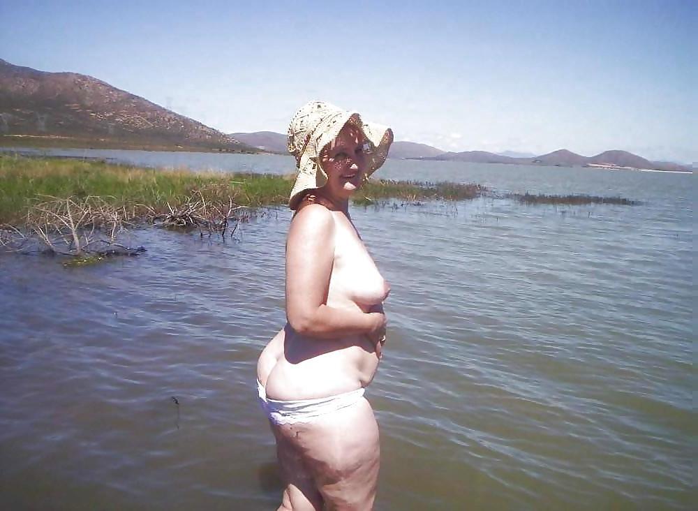 25P BIG Round & FAT Asses Outdoors! #1
