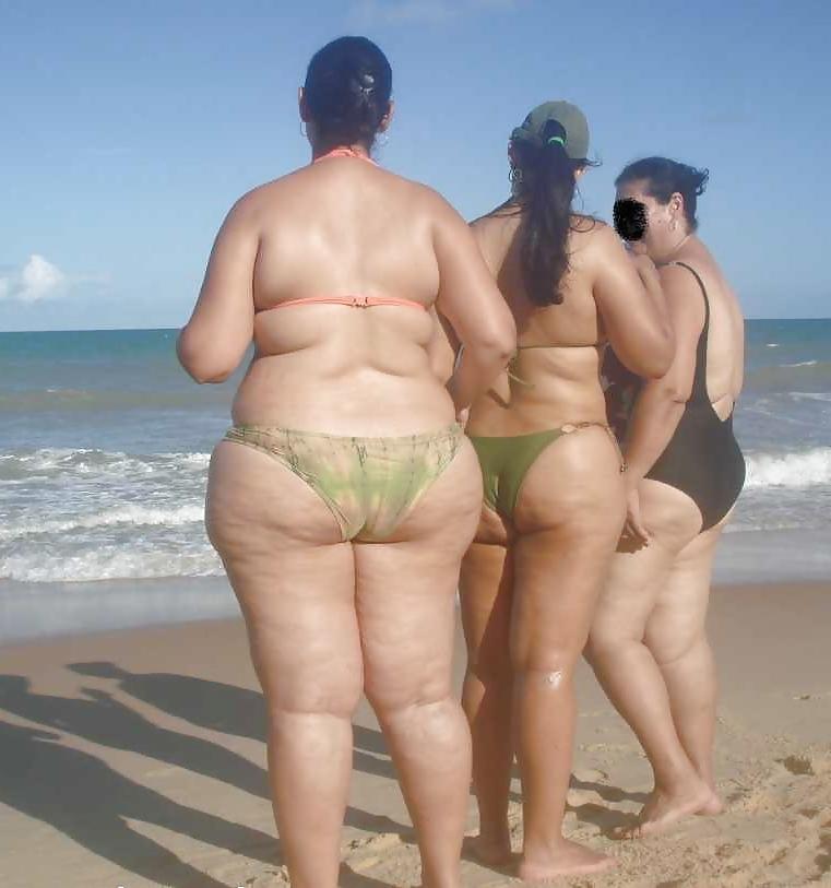25P BIG Round & FAT Asses Outdoors! #1