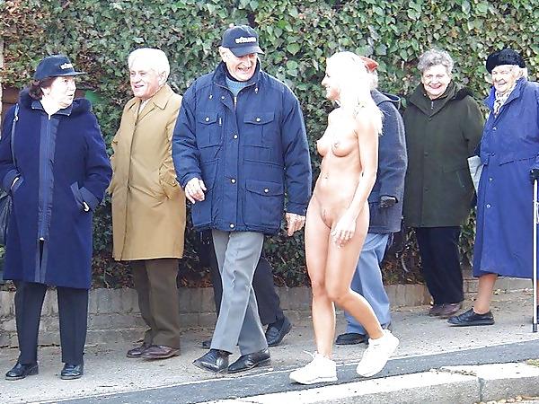 25P Public Nudity 3