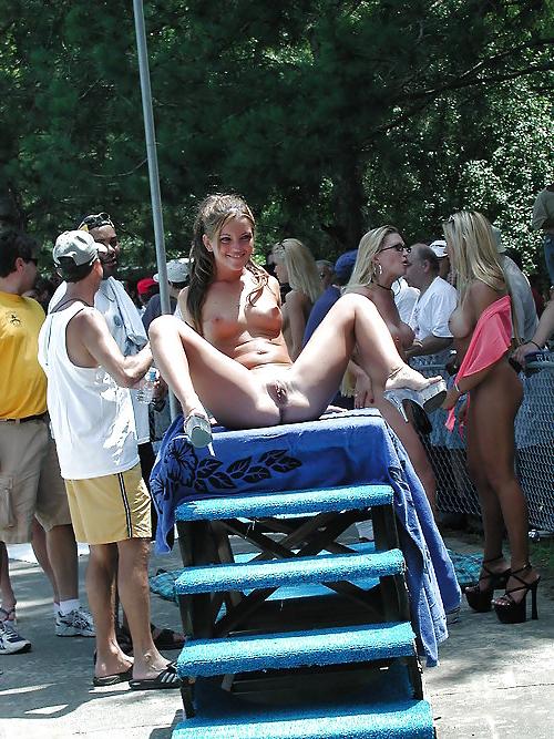25P Public Nudity 3