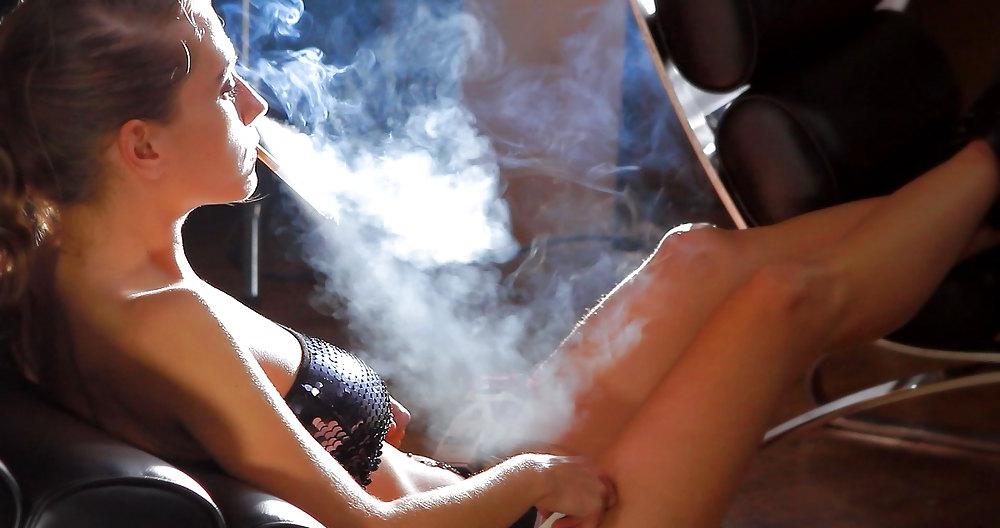 25P Glamour Smoking: Franchezca