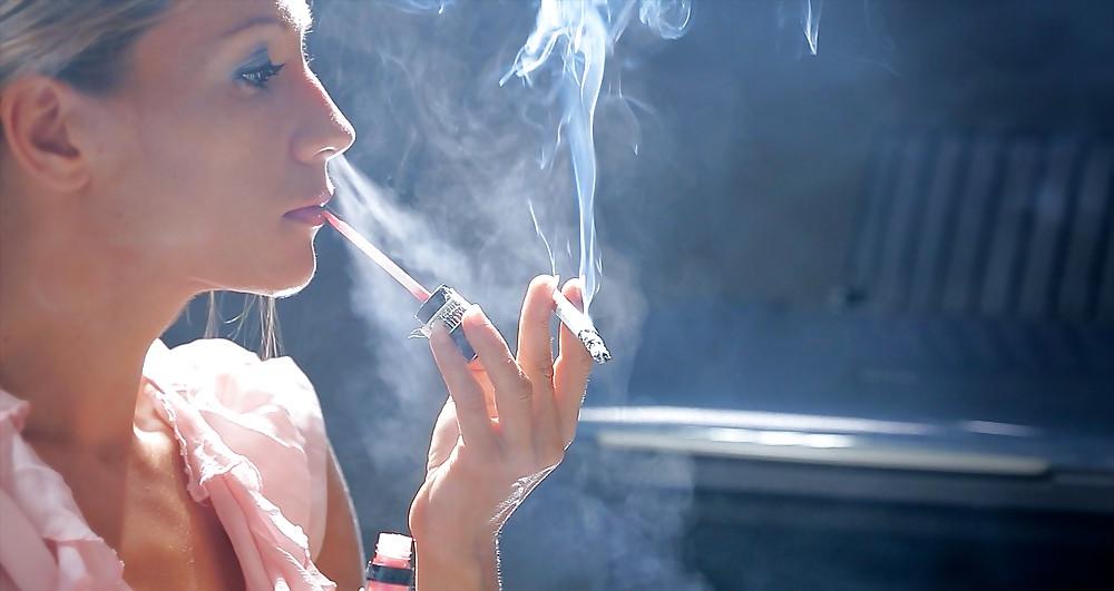 25P Glamour Smoking: Franchezca