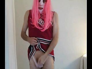10P Sissy Slut ist eine schwanzhungrige Cheerleaderin
