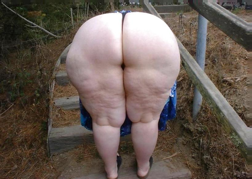 25P BIG Round & FAT Asses Outdoors! #3