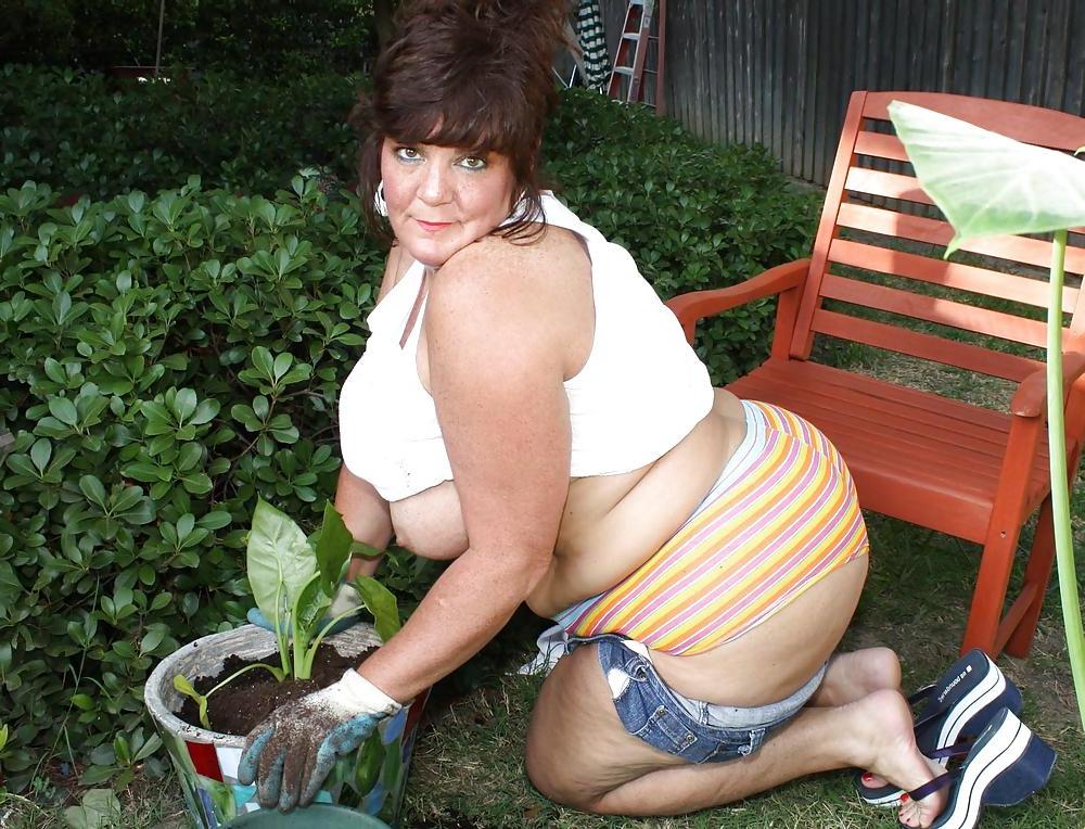 25P BIG Round & FAT Asses Outdoors! #3