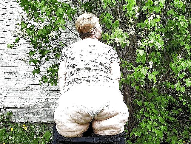 25P BIG Round & FAT Asses Outdoors! #3
