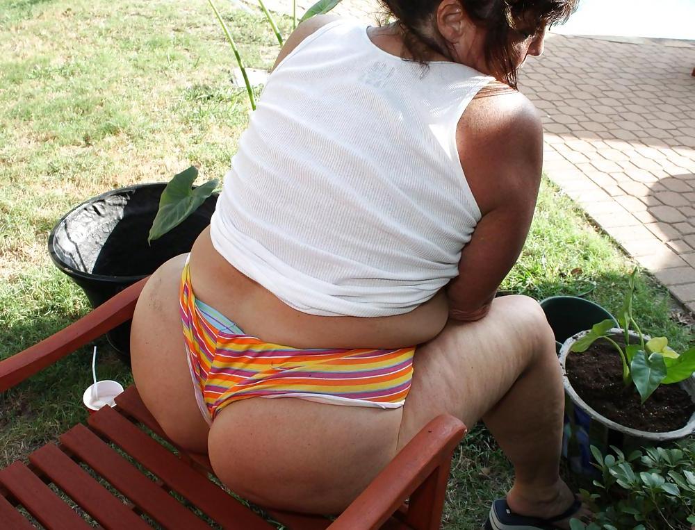 25P BIG Round & FAT Asses Outdoors! #3