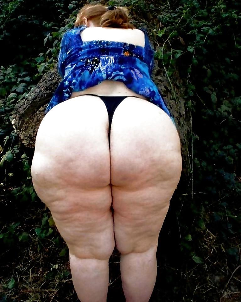 25P BIG Round & FAT Asses Outdoors! #3
