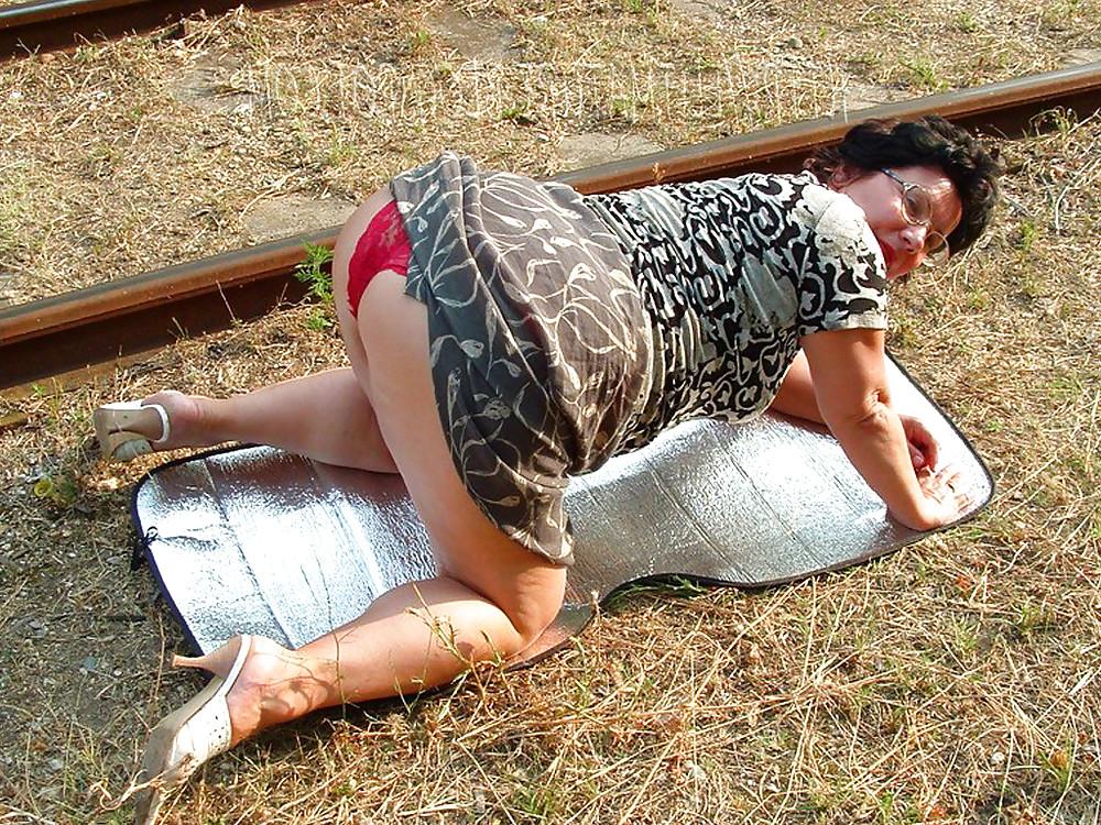 25P BIG Round & FAT Asses Outdoors! #3