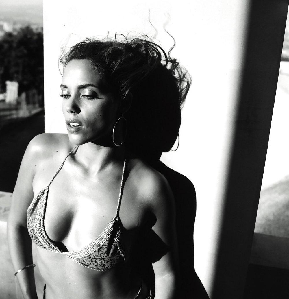 24P Elizabeth Berkley Glamour, Nudes, Caps 