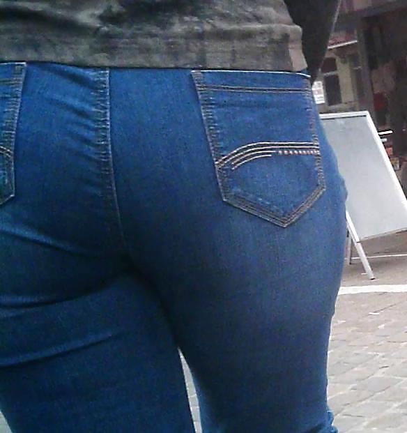 8P Sexy Milf Ass in Jeans