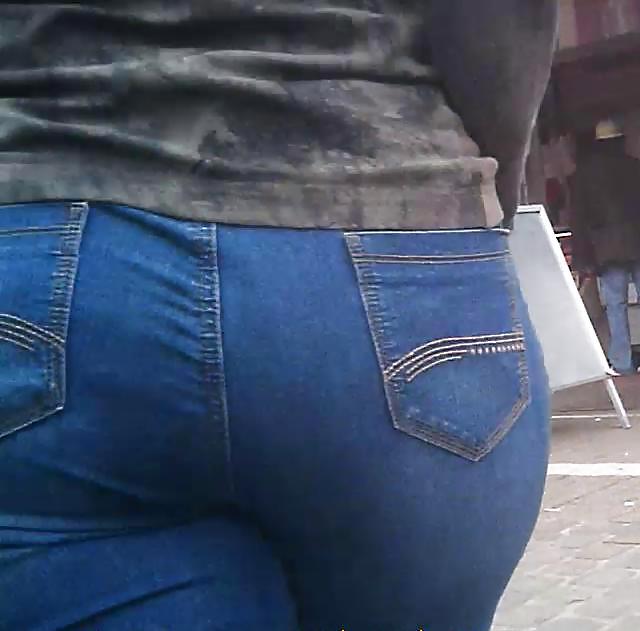 8P Sexy Milf Ass in Jeans