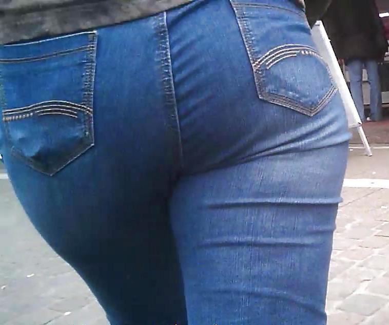 8P Sexy Milf Ass in Jeans