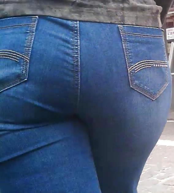 8P Sexy Milf Ass in Jeans