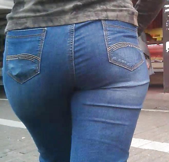 8P Sexy Milf Ass in Jeans