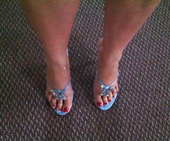 19P Love women in thong heels