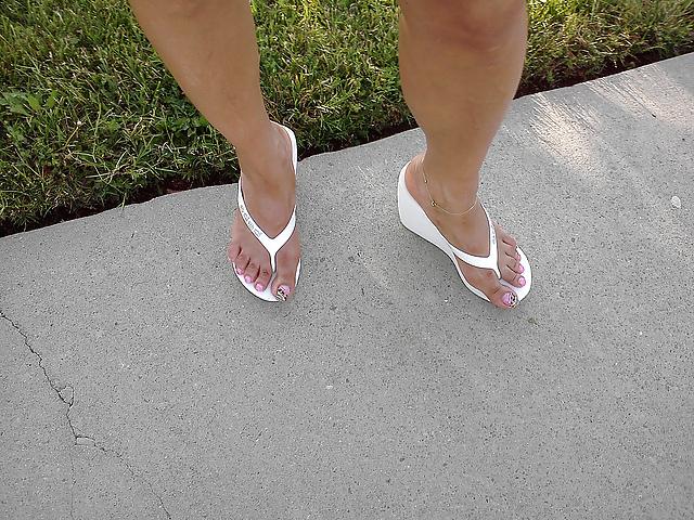 19P Love women in thong heels