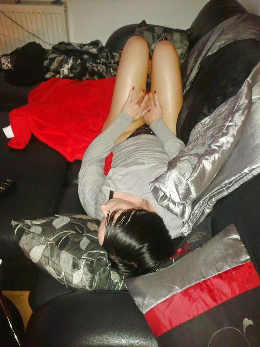 16P Slim Black Haired MILF